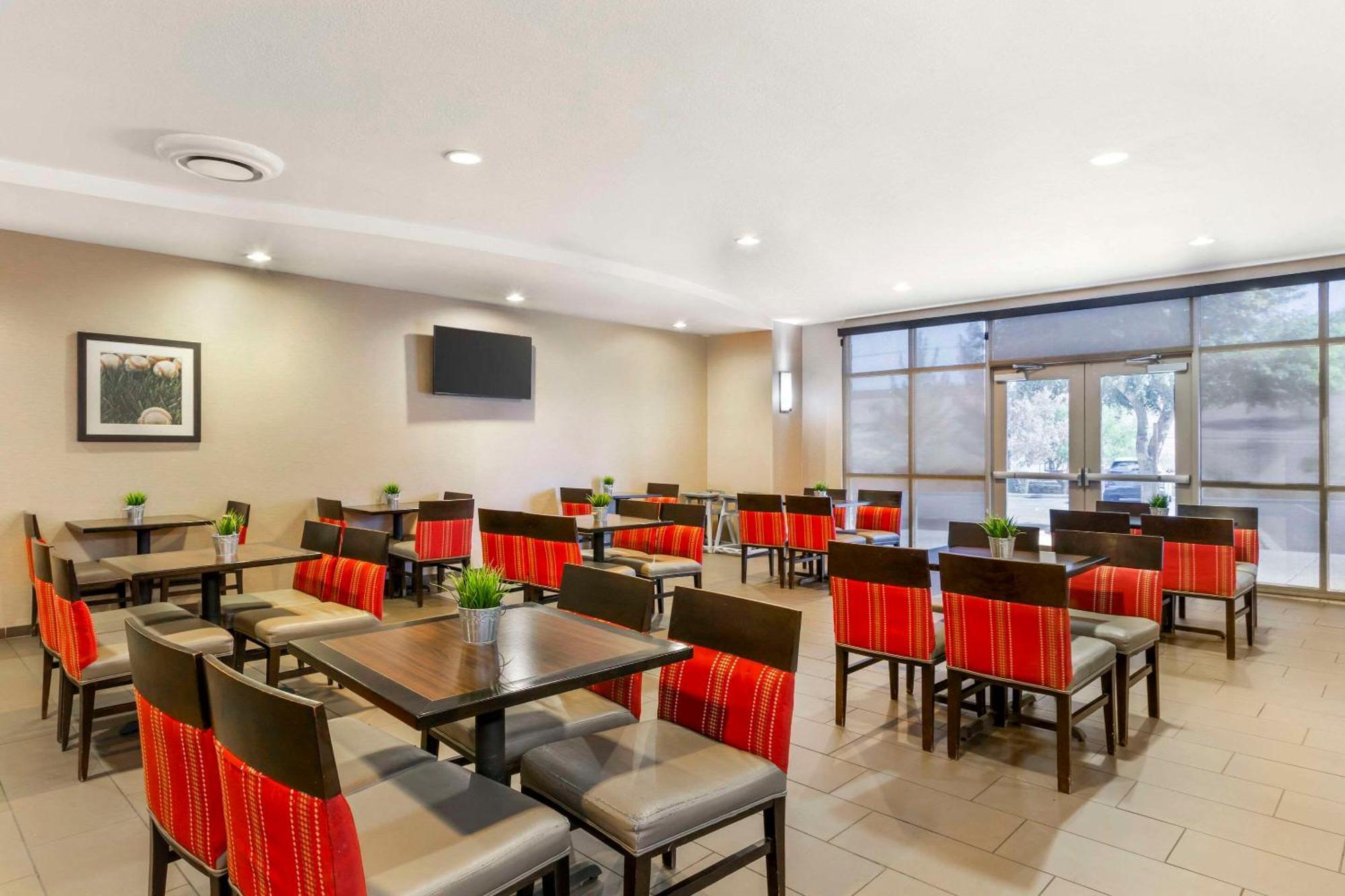 Comfort Suites Glendale - State Farm Stadium Area מראה חיצוני תמונה