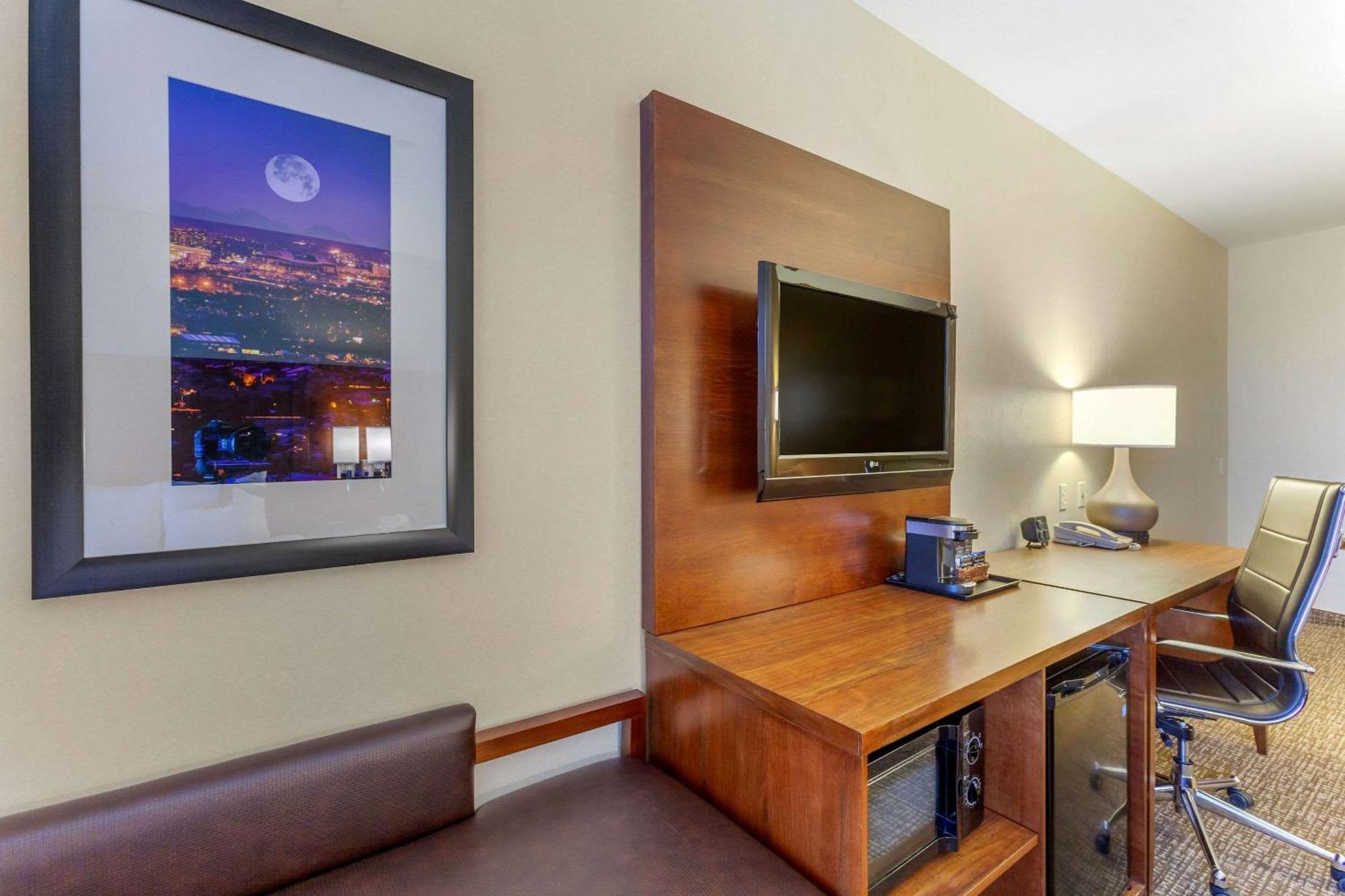 Comfort Suites Glendale - State Farm Stadium Area מראה חיצוני תמונה