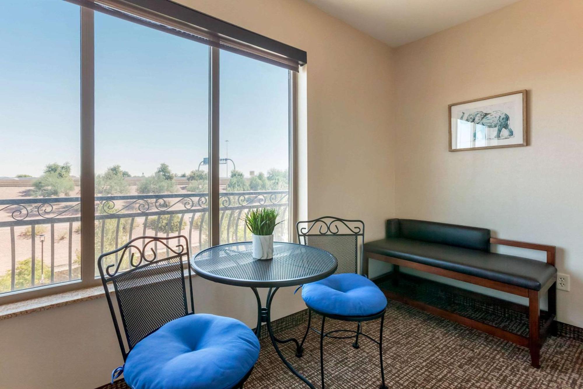 Comfort Suites Glendale - State Farm Stadium Area מראה חיצוני תמונה