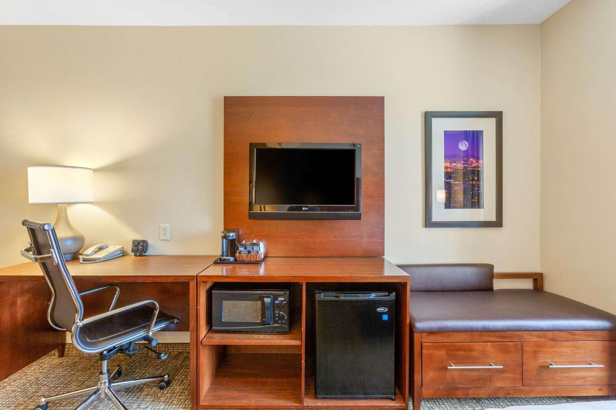 Comfort Suites Glendale - State Farm Stadium Area מראה חיצוני תמונה